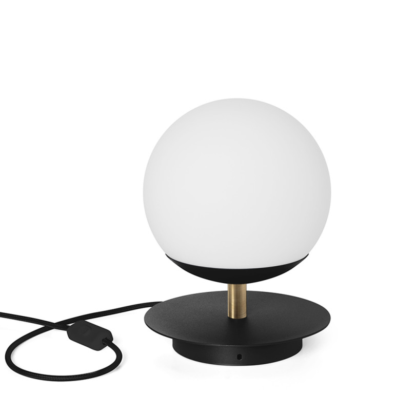 PLAAT ST svart bordslampa med mässing